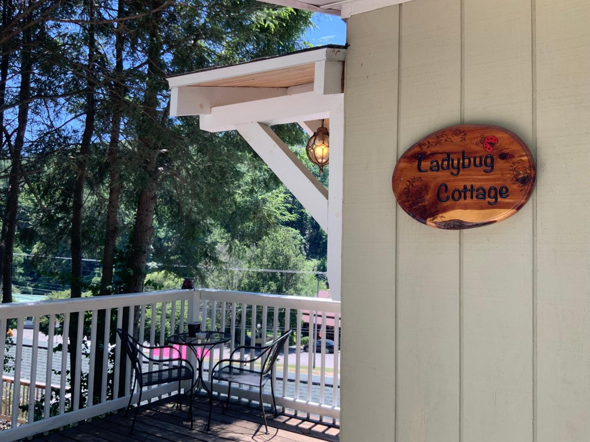 The Chimney Rock Inn & Cottages Buitenkant foto