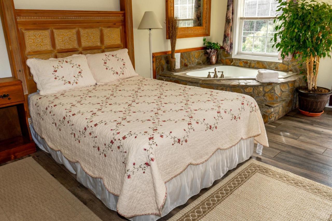 The Chimney Rock Inn & Cottages Buitenkant foto